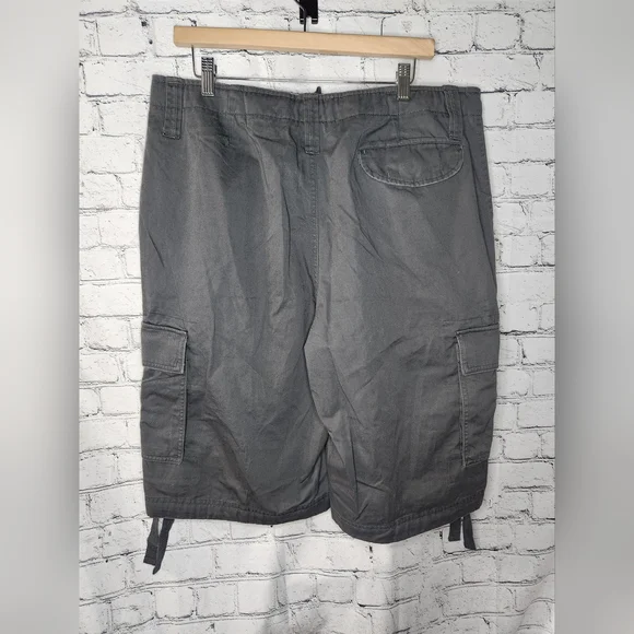 Nike Men's Gray Cargo Shorts Size XL - Picture 9 of 9